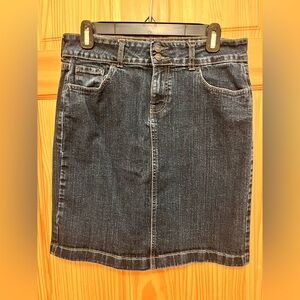Old Navy Dark Blue Denim Skirt, Women's Size 8, 5-Pocket, Back Slit